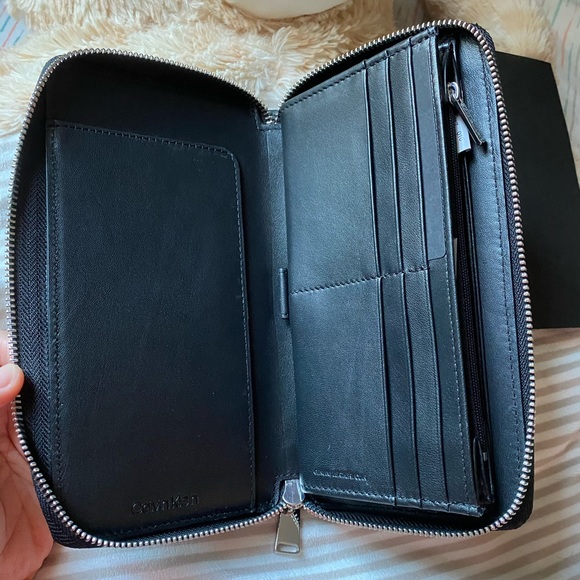 ‼️SOLD ‼️ CK ZIP AROUND WALLET FOR MEN - Picture 5 of 8